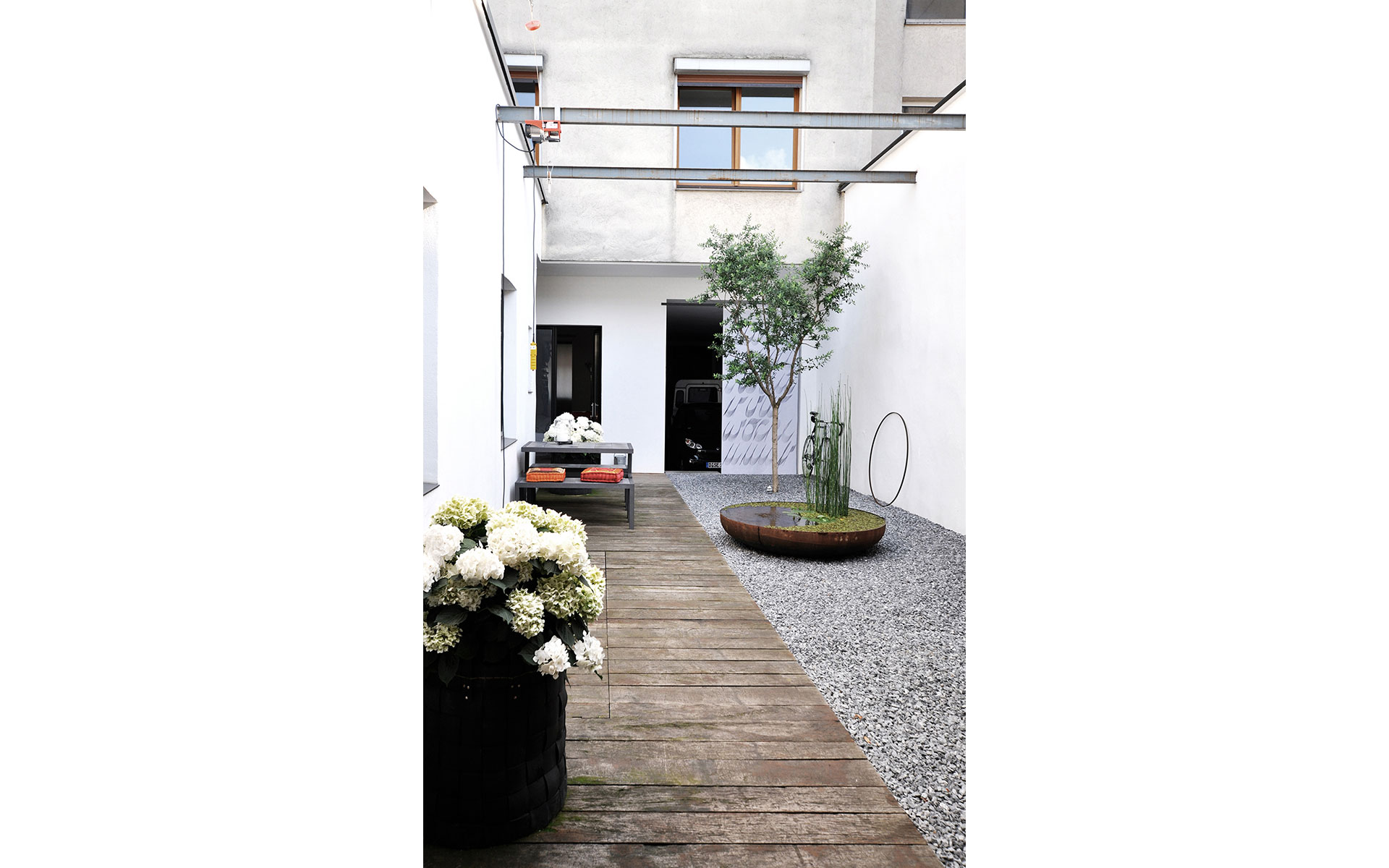 Wohnen und Arbeiten im Hinterhof-Loft – EHRICHarchitekten
